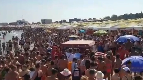 Un tânăr de 22 de ani, preluat cu targa după ce a sărit de pe stabilopozi în Eforie! Bărbatul nu-și mai simțea corpul