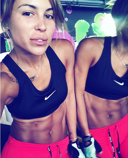 Cum arată Ioana Tamaş cu pătrăţele pe abdomen. S-a pozat în ipostaze incendiare