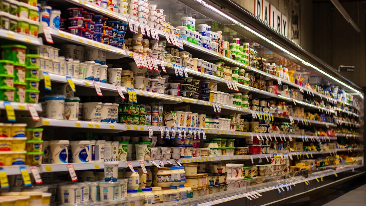 De necrezut! Ce a putut să găsească un român într-o cutie de lapte luată dintr-un supermarket din Satu Mare: „Doamne ferește!”