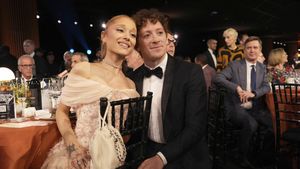 Ariana Grande și Ethan Slater s-au despărțit în secret, după aproape 3 ani de relație