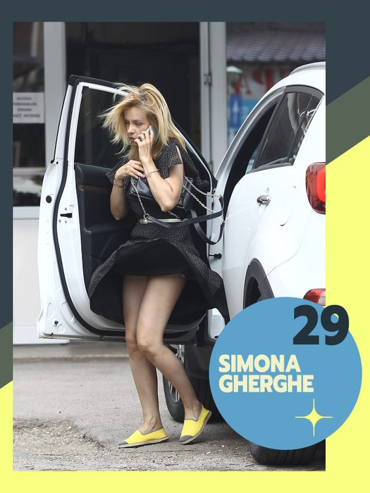 TOP 40 vedete în ipostaze rare! Mai provocator de atât nu se poate. Delia, Anna Lesko şi Ramona Olaru au pus pe jar imaginaţia bărbaţilor în rochiţe mini, mulate, chiar şi nemachiate 