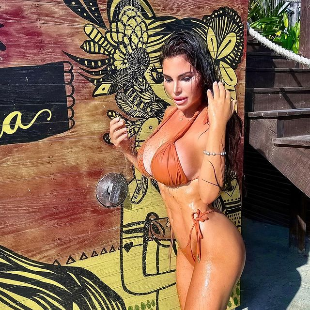 Alida nu se sfiește să se pozeze în cele mai incitante ipostaze/ Foto: Instagram