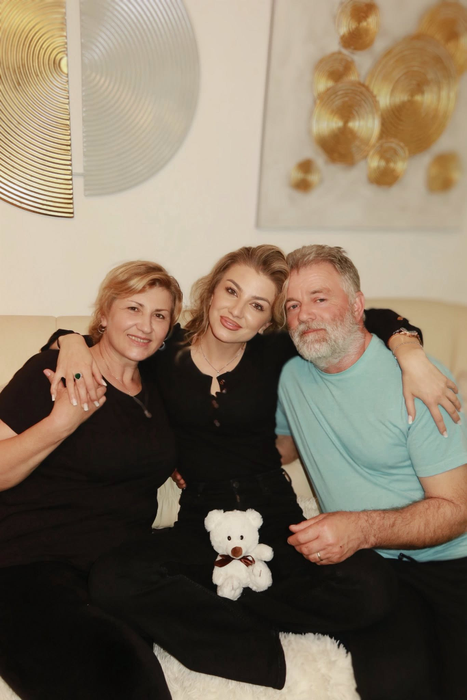 În brațele cui și-a găsit Codruța Filip alinarea, după divorțul de Valentin Sanfira: ”Sprijinul meu!”