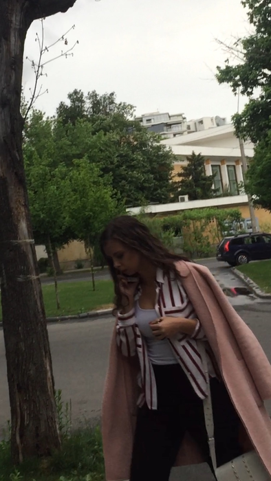 Maria Mareș a discutat continuu la telefon