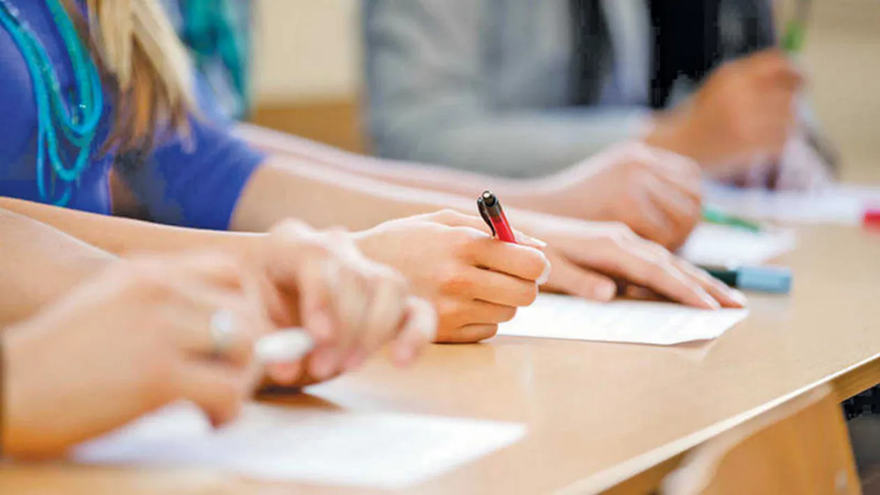 BAC 2018 toamnă. Absolvenții de liceu susțin probele la matematică și istorie