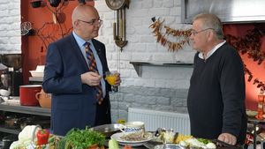 Nimeni nu s-ar fi gândit la asta. Informații neștiute despre Raed Arafat. Ce fel de mititei „ciudați” mânâncă șeful DSU