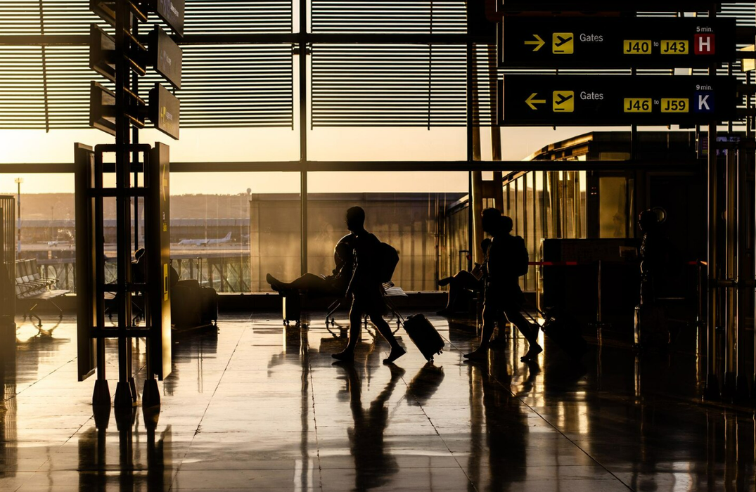 Tot mai mulți români se întorc în țară FOTO: Freepik