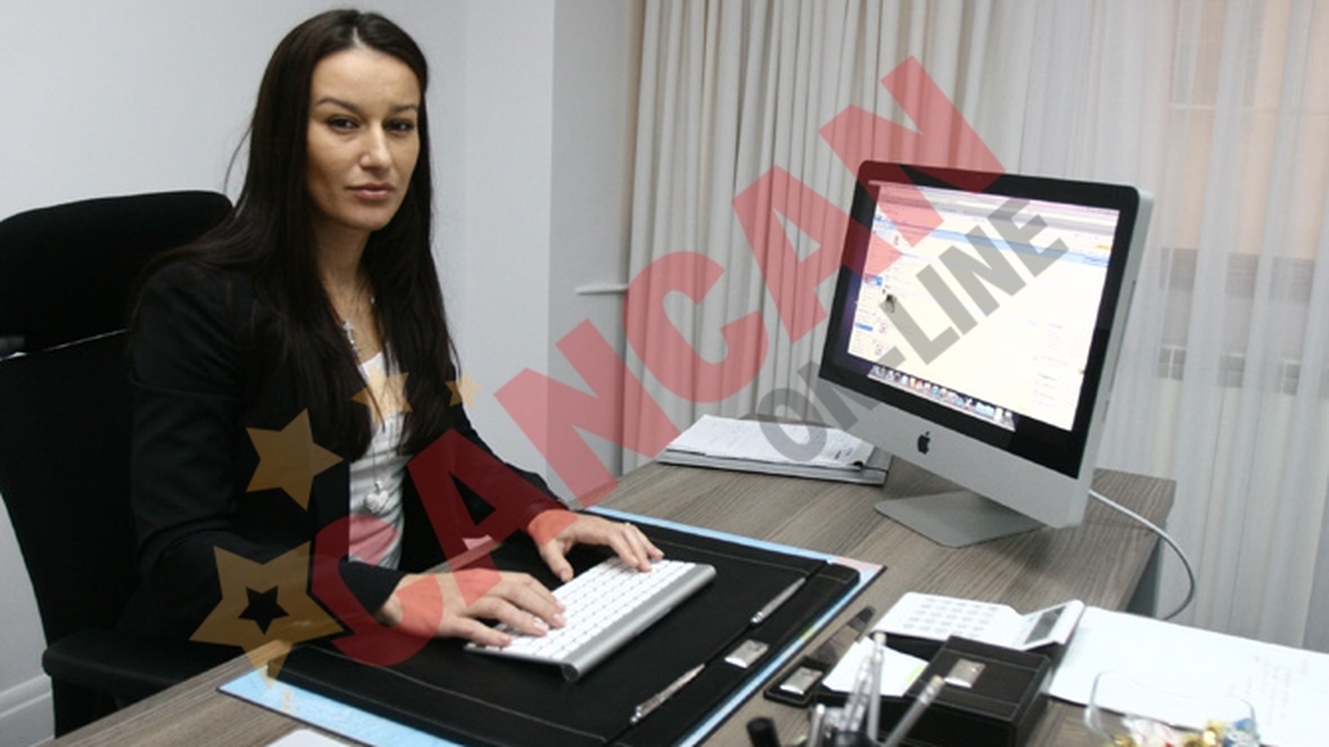 Uite-o pe Raluca Sandu la munca!