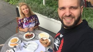 Lora a avut parte de o super petrecere cu ocazia zilei de naştere. Ce cadou i-a făcut iubitul