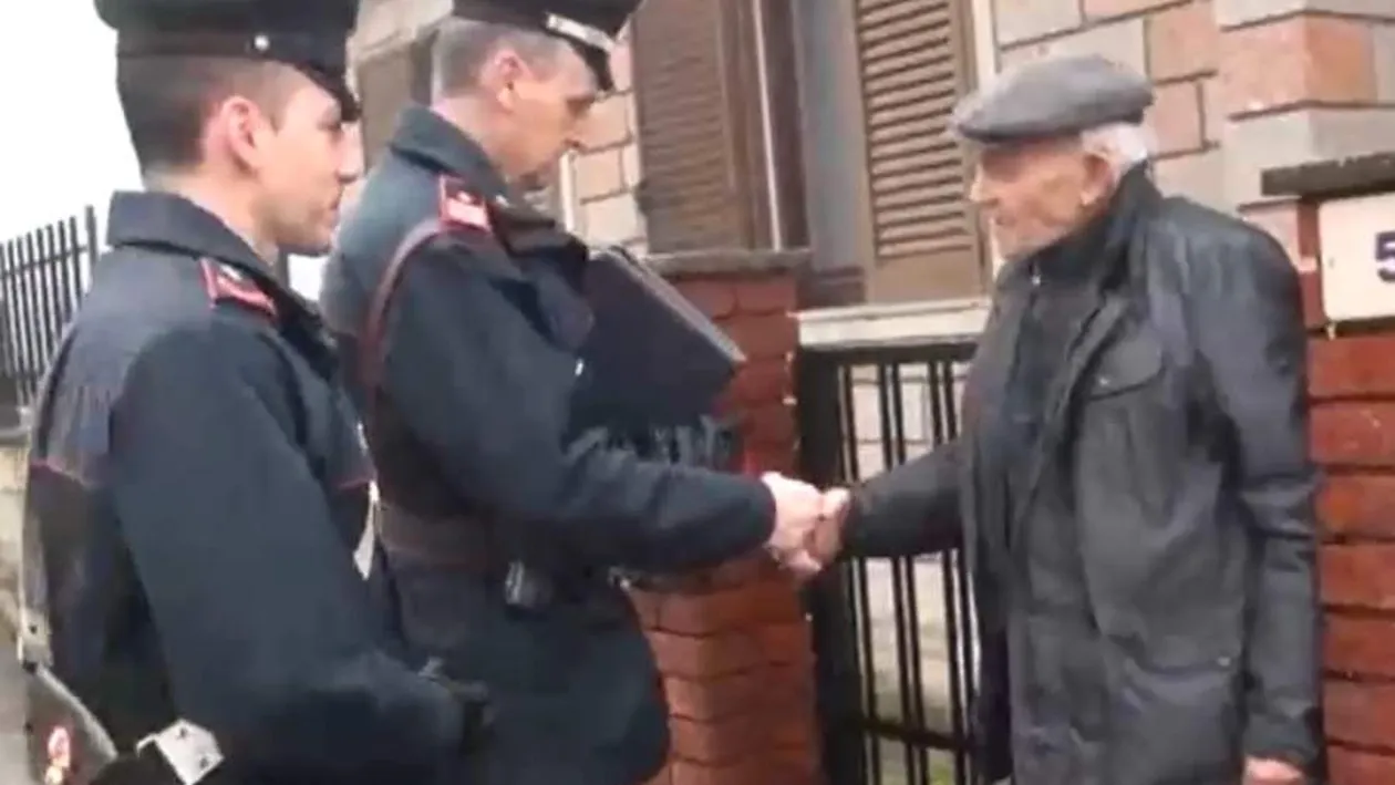 O îngrijitoare româncă a înșelat cu 30.000 de euro un bătrân italian! Unde a fost prinsă infractoarea