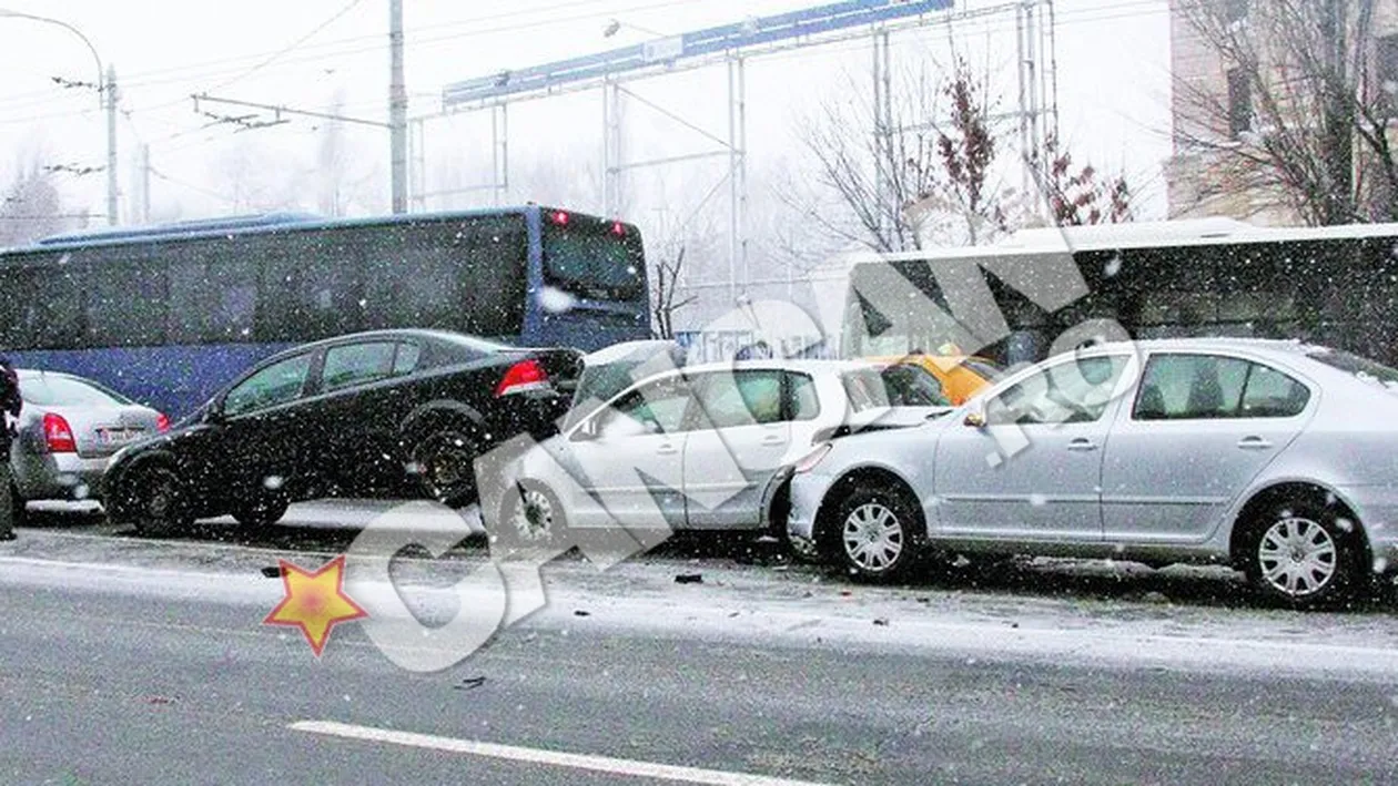 Accidente in lant din cauza conducatorilor neatenti! S-a urcat cu masina pe alt sofer