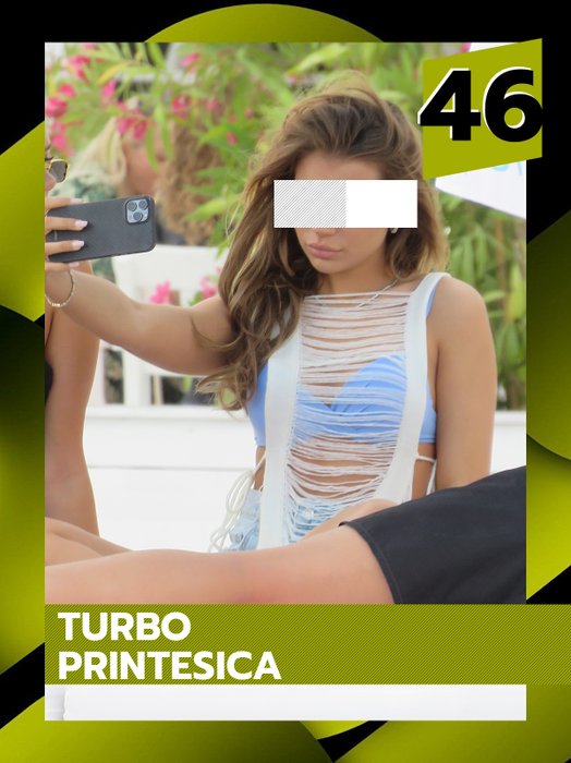 TOP 50 de vedete care au înfierbântat rețelele! Mădălina Ghenea, Bianca Drăgușanu și Antonia au transformat selfie-ul în artă