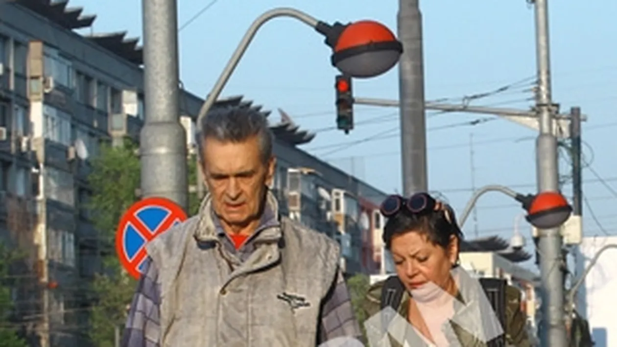 Dupa trei luni de spitalizare la terapie intensiva, Iurie Darie si-a revenit spectaculos si ar putea fi externat! Anca Pandrea: De cinci zile il plimb prin curtea spitalului. Vorbeste si imi spune sa plecam de aici ca s-a plictisit