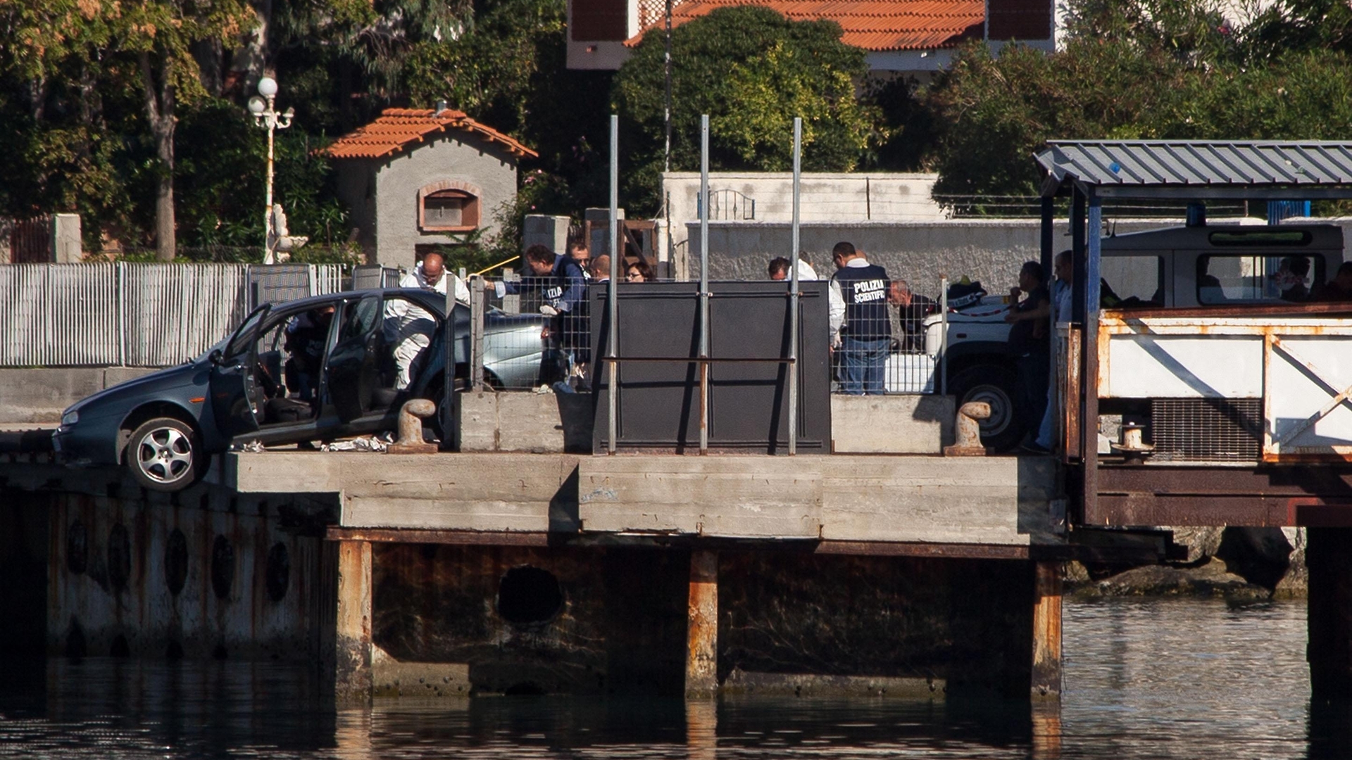 Doi romani au fost executati in stil mafiot, in Italia! Au vrut sa le arunce cadavrele in mare, dar n-au mai ajuns! Vezi de ce