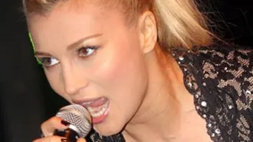 Veste NEASTEPTATA pentru fanii LOREI! Nu credeau ca le va spune ASA CEVA, de pe patul de spital