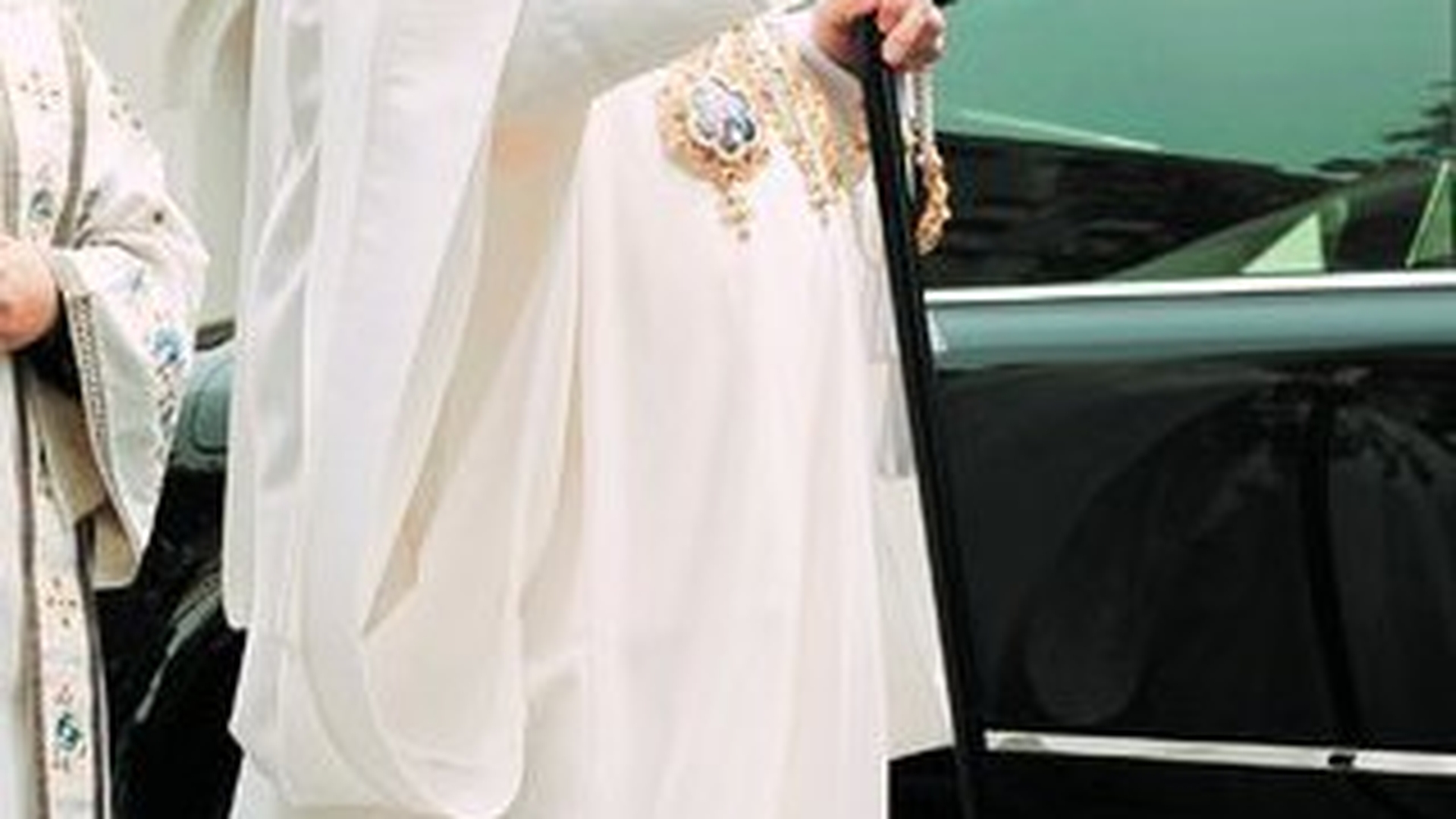Patriarhul Daniel, servit de ospatari selectionati!