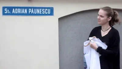 Replica ironică a fiicei lui Adrian Păunescu la cererea IICCMER de a elimina bustul poetului: „De ce nu se pornește de la școli?”