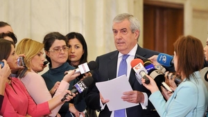 Călin Popescu Tăriceanu își studiază, în lipsa avocatului, dosarul trimis Senatului de către DNA