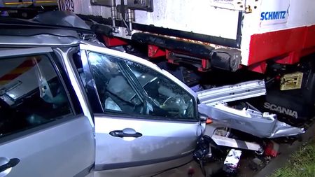 BREAKING | Un tânăr din Iași a intrat cu mașina sub un TIR staționat. Alexandru avea permis de conducere de doar o lună