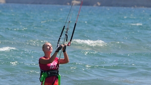 Cori Gramescu a descoperit kiteboarding-ul! Uite cum s-a descurcat in Turcia!