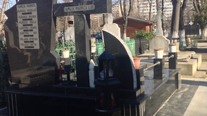 Medicii le-au zis să nu deschidă sicriul cu fetița lor! Ce a găsit o familie în el după 21 de ani de la înmormântare