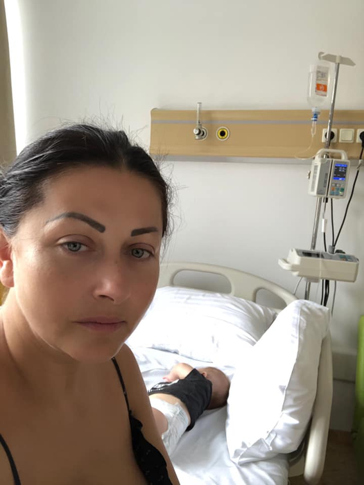 Primele declarații ale Gabrielei Cristea după ce a ajuns cu Iris la spital: ”Făcuse febră 38,1 şi ne-am trezit în urmă cu jumătate de oră că a făcut iarăşi 39”