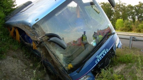 Accident rutier pe DN 1. Un autocar cu zeci de turişti, implicat!