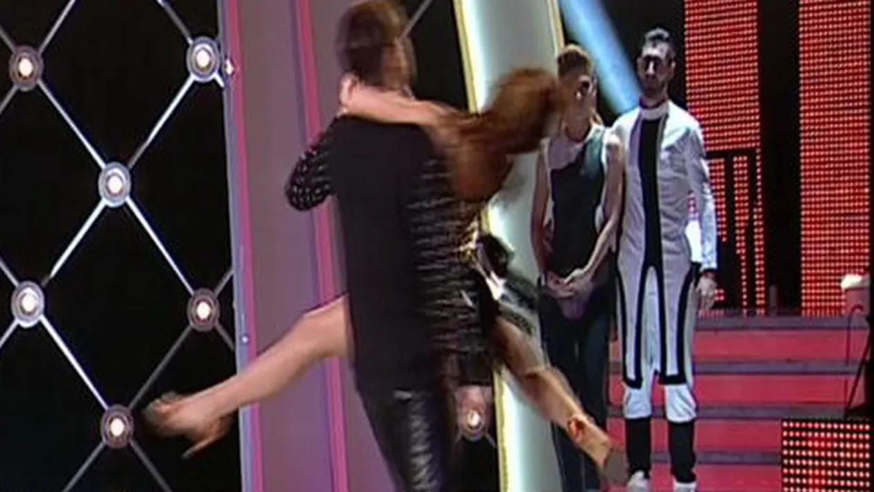 Aceste imagini ar trebui INTERZISE! Miscari demne de o noapte fierbinte pe Ringul Viselor! Uite cum a dansat Ilinca Vandici!