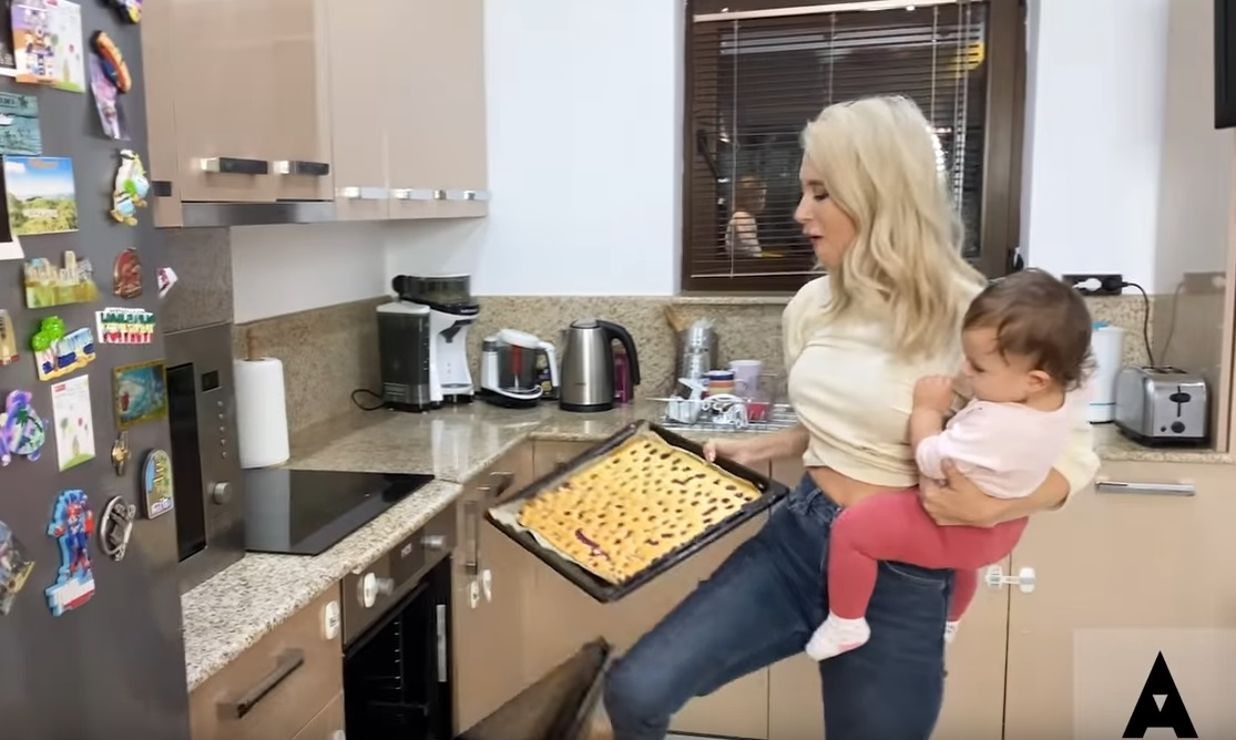 Andreea Bălan, o mămică de nota 10! Cum se descurcă cu Ella şi Clara în perioada crizei provocată de coronavirus