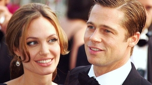 ANGELINA JOLIE se „răzbună“ pe BRAD PITT! A închiriat o vilă de 95.00 de dolari şi i-a blocat numărul de telefon al actorului