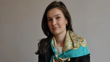 Femeia care i-a daruit un copil milionarului Gruia Stoica are gusturi fine. Deputata Schelean detine un ceas de 10.000 €