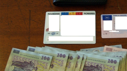 Un bărbat de 69 de ani a găsit 16.000 de lei într-un supermarket din Iaşi şi i-a dus la poliţie! Ce a primit în schimb