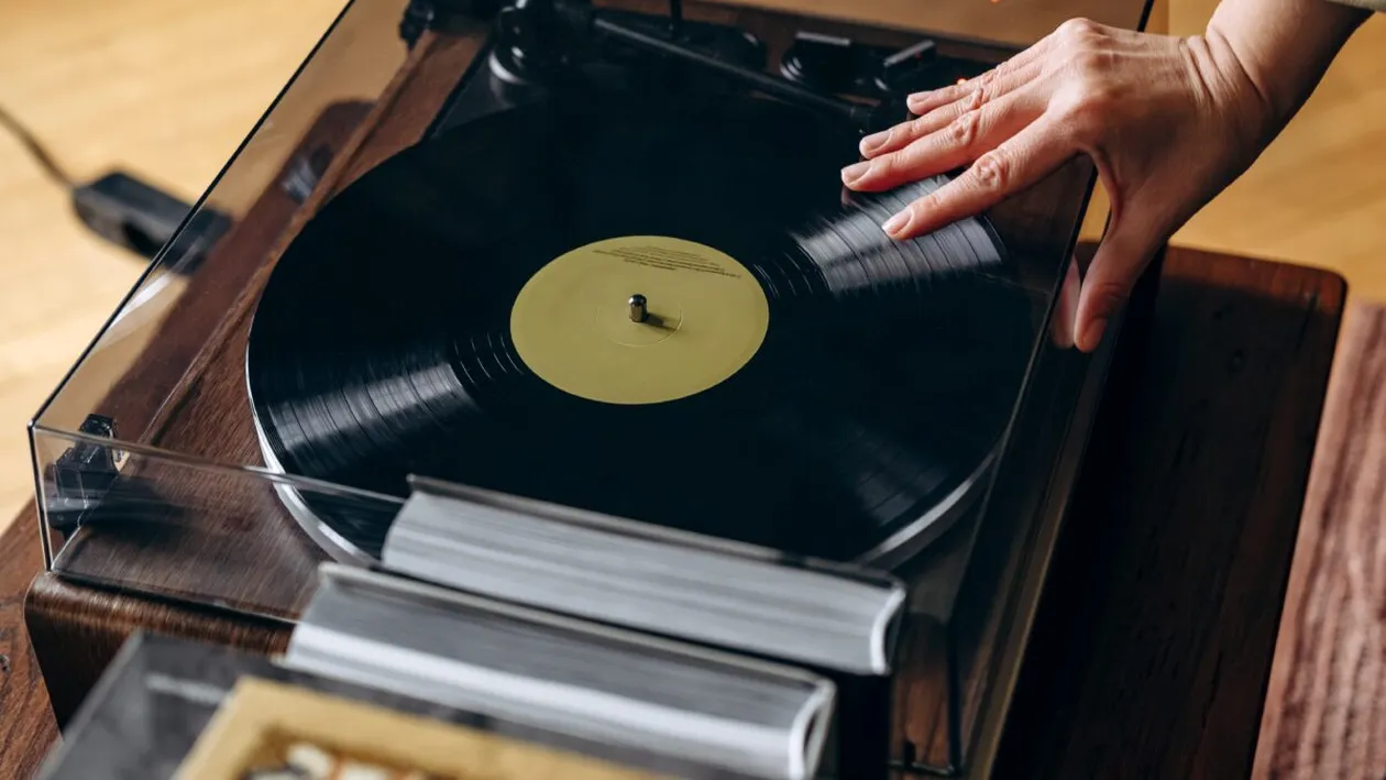 De ce un cântec din adolescență te face să plângi în 3 secunde? Nu, nu este nostalgie, ci un substrat al neuroplasticității