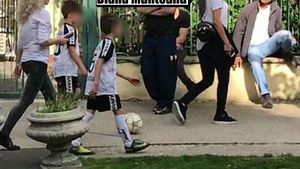Îi calcă pe urme tatălui său! Fiul Dianei Munteanu a prins… primul “contract” de fotbalist! Uite la ce echipă joacă