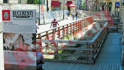 Centrul istoric, napadit de buruieni si gunoaie