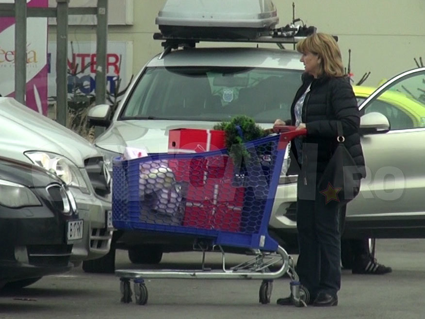 Doamna Maria s-a ocupat personal de asta, iar noi avem imaginile. Am aflat ce a găsit Traian Băsescu sub brad!