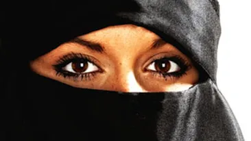 Cruzime fara margini! Si-au batut si ucis fiica pentru ca s-a uitat timp de cateva secunde la un baiat. Vezi cum au decis parintii unei adolescente sa apere onoarea familiei