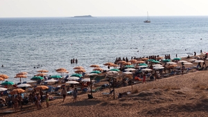 Țara în care un șezlong pe plajă costă 90 de euro pe zi. Turiștii sunt revoltați!