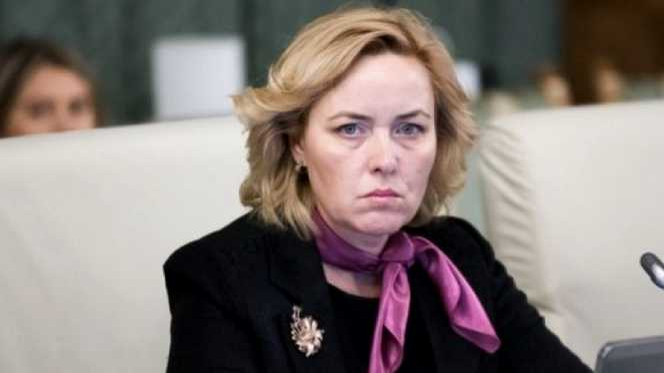 Anchetă la Teleorman, unde fiul ministrului de Interne Carmen Dan ar fi fost bătut într-o discotecă