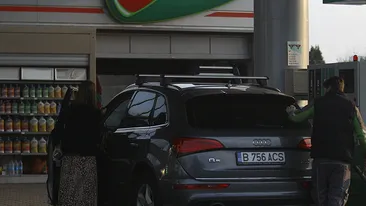 VIDEO EXCLUSIV. I-a zâmbit, i-a şoptit ceva, apoi… Cum l-a amăgit Andreea Berecleanu pe băiatul de la pompă