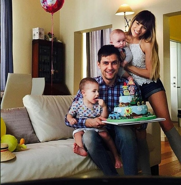 Îl mai ştiţi pe CIPRIAN TĂTĂRUŞANU, portarul care îl scotea din minţi pe GIGI BECALI? Cum mai arată în prezent familia acestuia