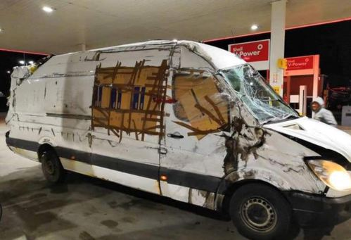 A fost implicat într-un accident în Ungaria, dar și-a ”peticit” mașina și și-a continuat drumul. Un român a condus 600 de km cu autoturismul avariat
