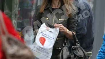 Romanita Iovan cumpara carti!