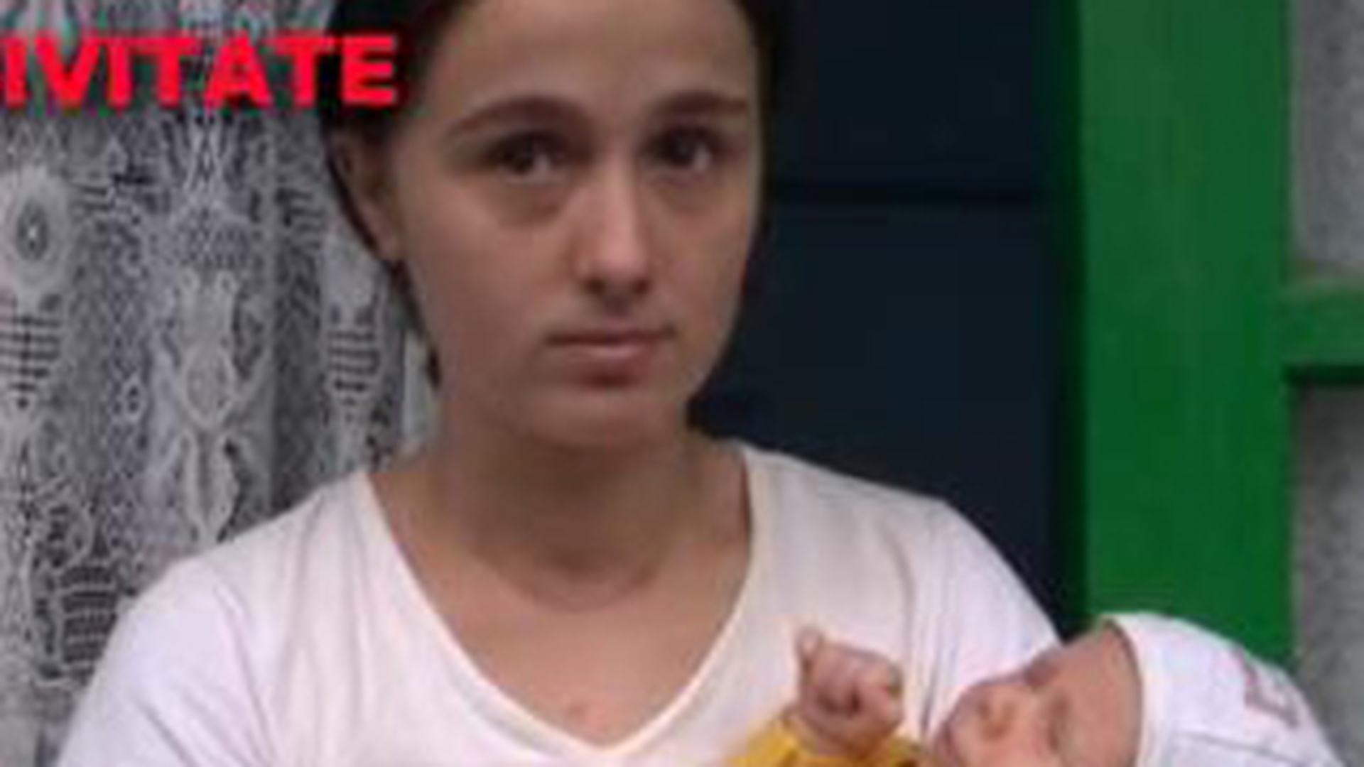 VIDEO Mama si dama de companie la numai 15 ani!
