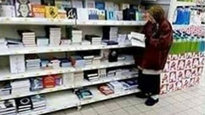 Gestul surprinzător făcut de managerul unui magazin pentru o bătrânica. Nimeni nu se aștepta la asta!