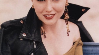 N-o sa-ti vina sa crezi cum arata Brenda din serialul "Beverly Hills 90210"! Actrita a ajuns de nerecunoscut!