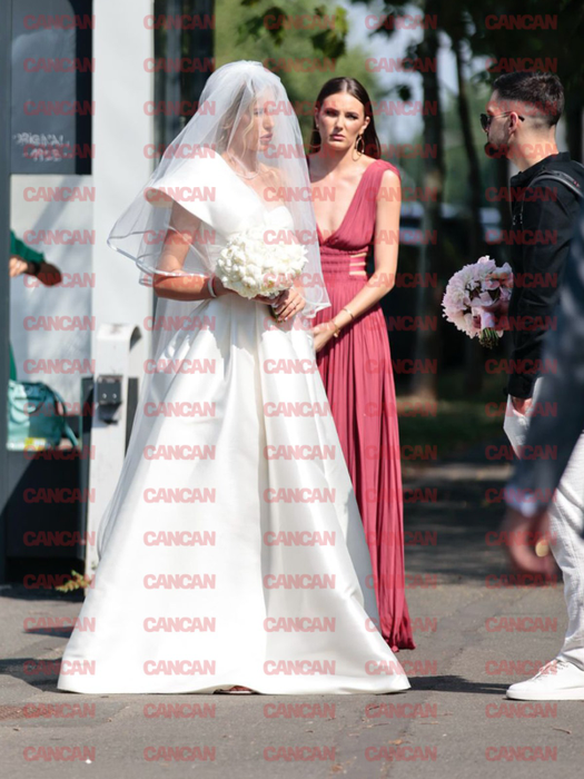 Gabriela Prisăcariu a ajuns la biserică (Foto: CANCAN.RO)