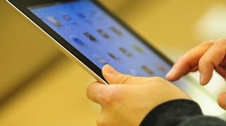 Ai luat BAC-ul cu 10, te-ai ales cu iPad 2! Prefectura Cluj a dat cate un cadou liceenilor care au trecut examenul cu nota maxima