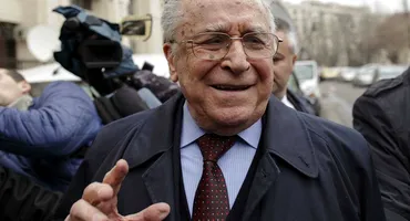 Moment uluitor după moartea lui Ion Iliescu! Cine a deschis șampania chiar în fața spitalului Prof. Dr. Agrippa Ionescu EXCLUSIV