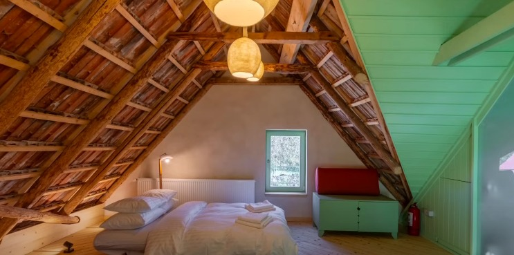 Așa arată casa imensă a lui Tudor Chirilă de la Porumbacu. Foto: captură YouTube (Inside Channel)